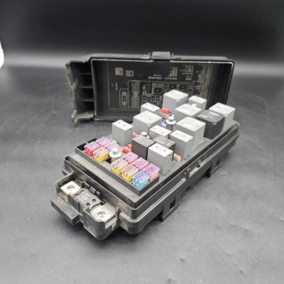   2009 Saturn Aura 2.4L Fuse Box Relay Module W/out Fog Lights 25883020  