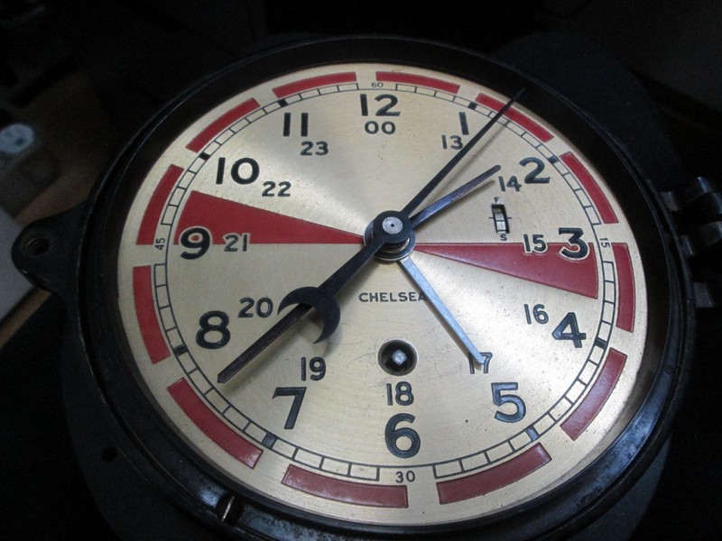 CHELSEA VINTAGE RADIO ROOM CLOCK