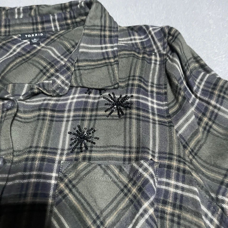 Top tórrido para mujer 3X túnica boho verde a cuadros con botones detalle de cuentas Foto 3 de 4