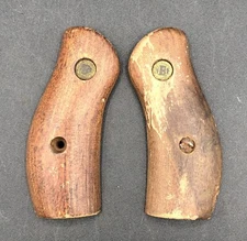 New England R73 .32 H&R Magnum Grips W/Medallion No Screw