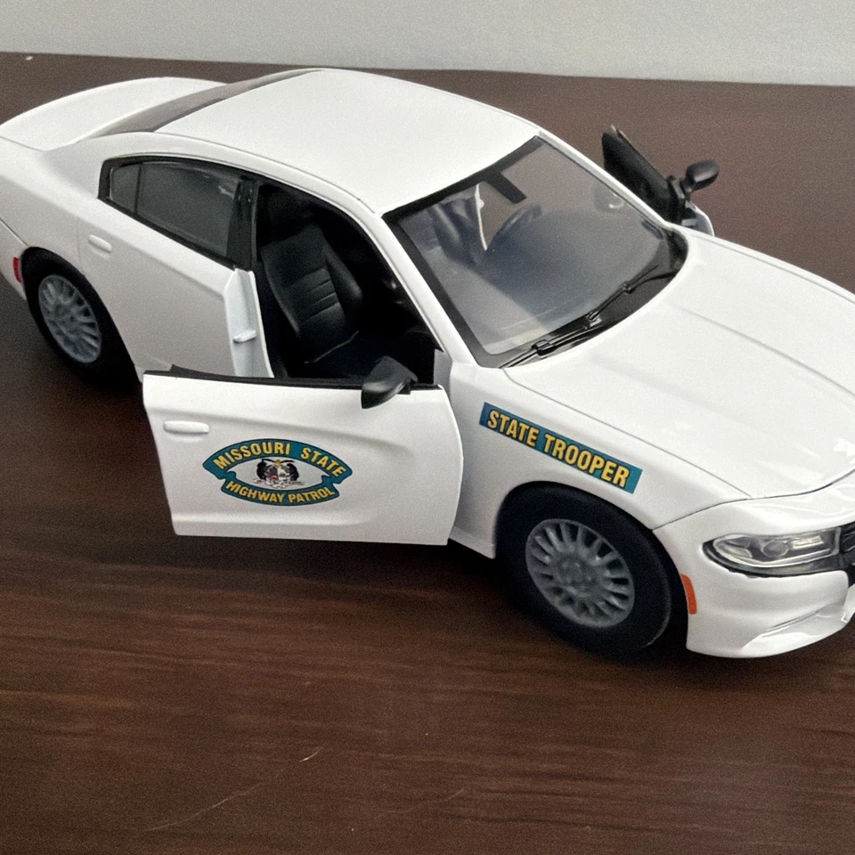 Missouri State Highway Patrol 1:24 2023 Dodge Charger MSHP Police Custom - Imagem 3 de 4