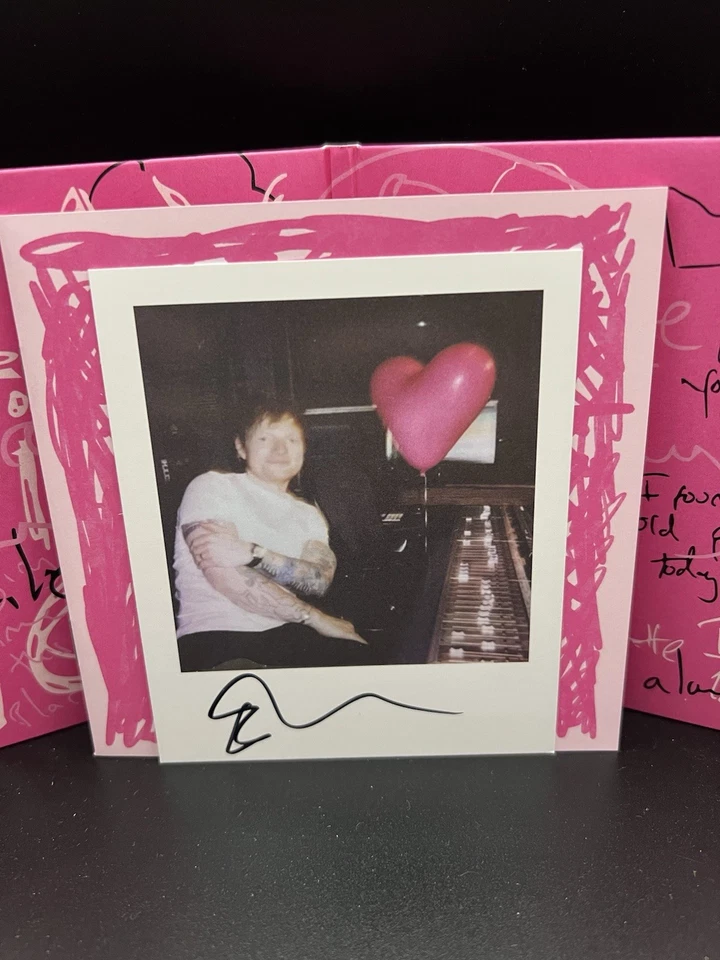 2025 ED SHEERAN Play Cd Signed Polaroid AUTOGRAPHED Foto 2 de 2