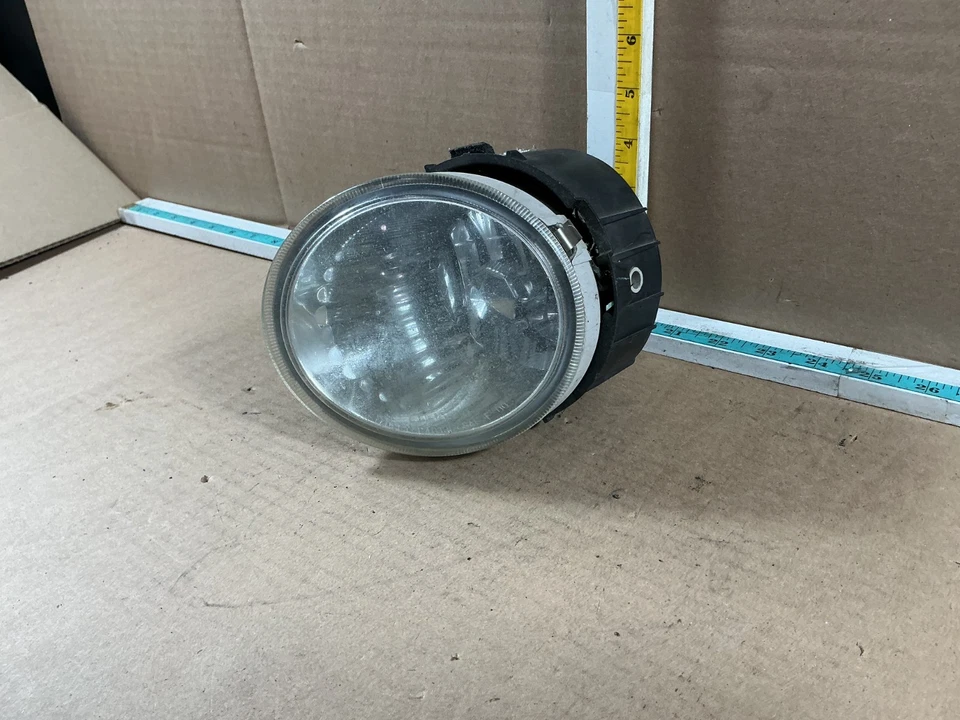 Luz antiniebla delantera izquierda del lado del conductor Subaru Legacy 2007-2009 Foto 3 de 4