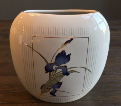 Grand Iris Otagiri Japan Vase 4 1/2  Tall Glazed Porcelain Oval