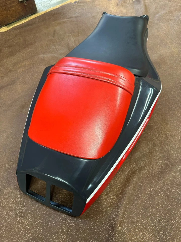 Panel de cubierta y asientos Ducati 748, 916, 996 y 998 Biposto OEM - 748-998 Foto 4 de 4