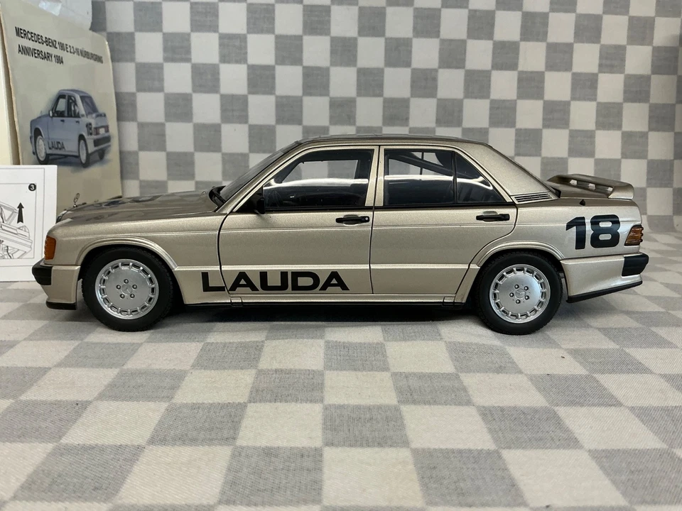 1/18 AUTO ART MERCEDES 190 E 2.3-16 NURBURGRING ANIVERSARIO 1984 LAUDA Foto 3 de 4