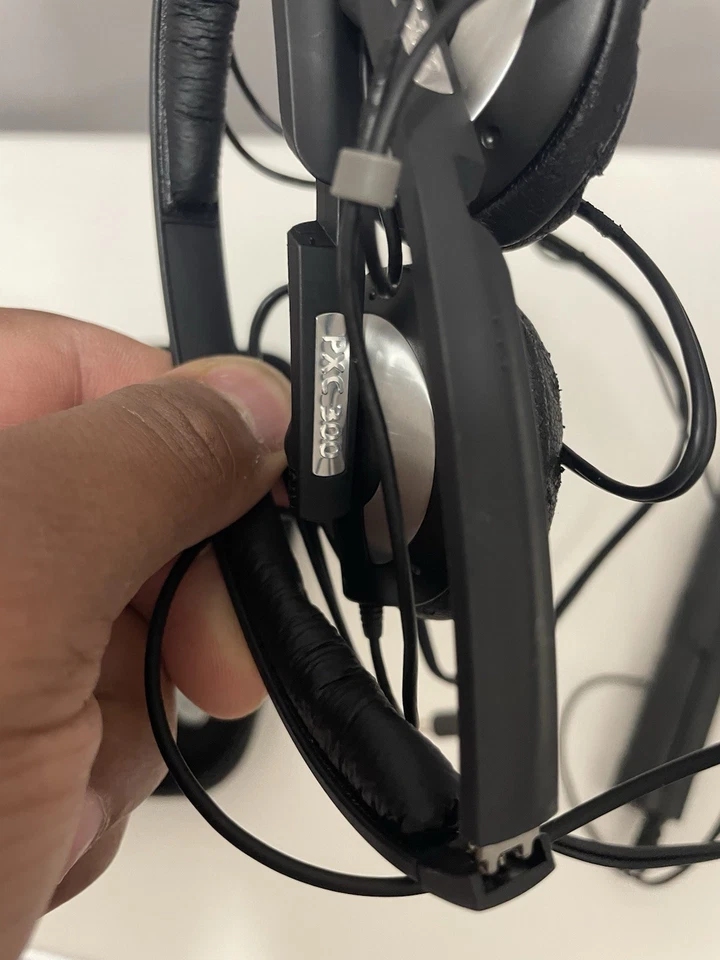 Sennheiser PXC 300 NoiseGard – New Pads + Spare Pads & Case - Black *, photo 3 of 5