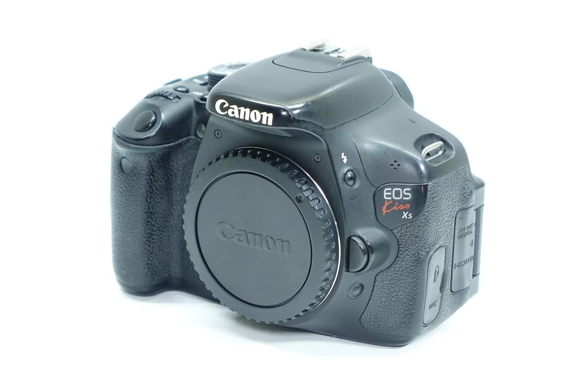 A vendre Canon EOS 550D 21k déclenchement + EF-S 18-55 A vendre Canon EOS 550D 21k déclenchement + EF-S 18-55