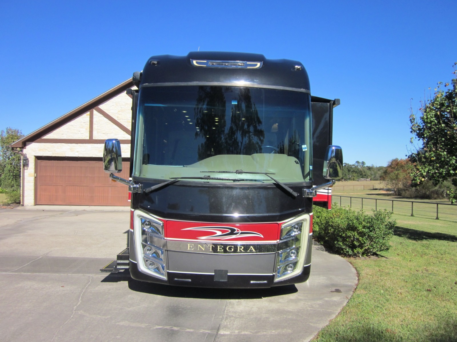 Entegra Coach Cornerstone Series M-45B 605hp Cummins One Owner Low Miles!!