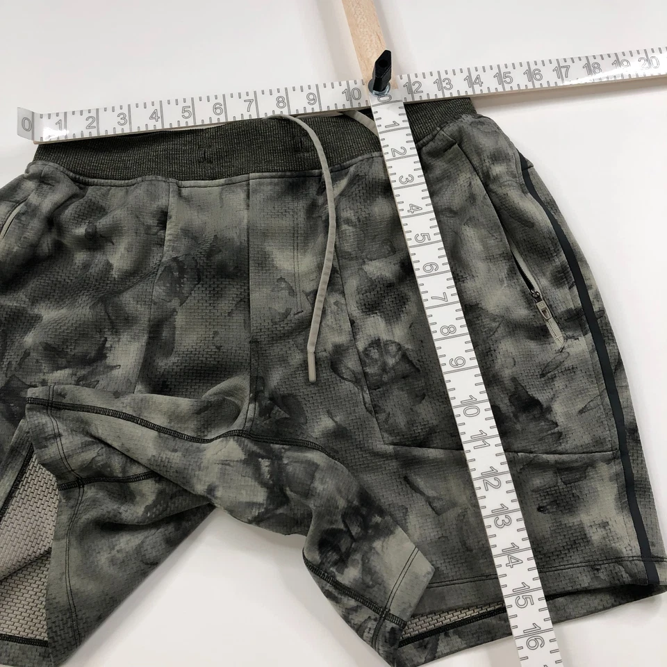 Lululemon License To Train MED (Fit 28In) Elastic 7" Shorts Camo Gray LM7AONS - Image 2 of 4