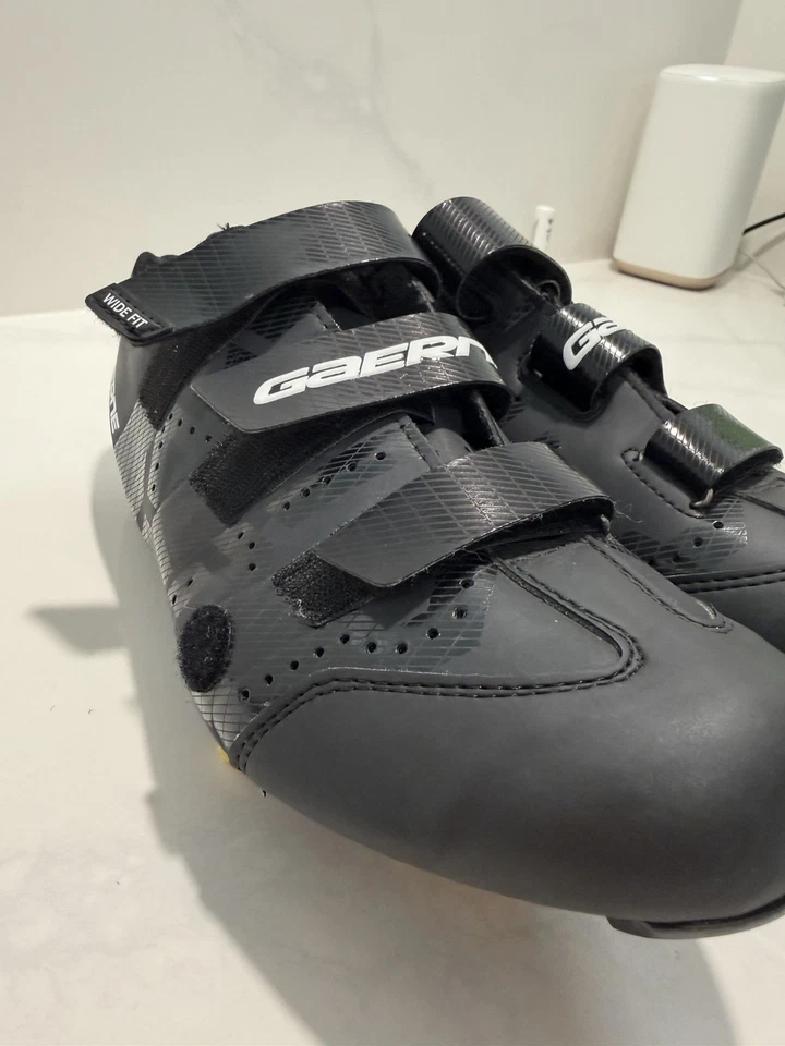 Zapatos negros de ciclismo GAERNE para hombre ajuste amplio EU 44 US 10 (tacos Shimano) NO USADOS Foto 2 de 4