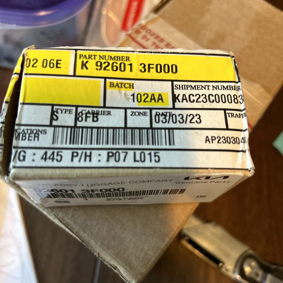Lámpara de carga para equipaje Kia Optima 2006-2020 92601-3F000 Kia OEM pieza nueva Foto 2 de 4