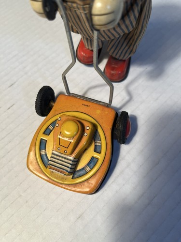 Vintage 50’s Litho Tin Walking Wind Up Bear With Lawn Mower 7” Japan - Picture 2 of 11