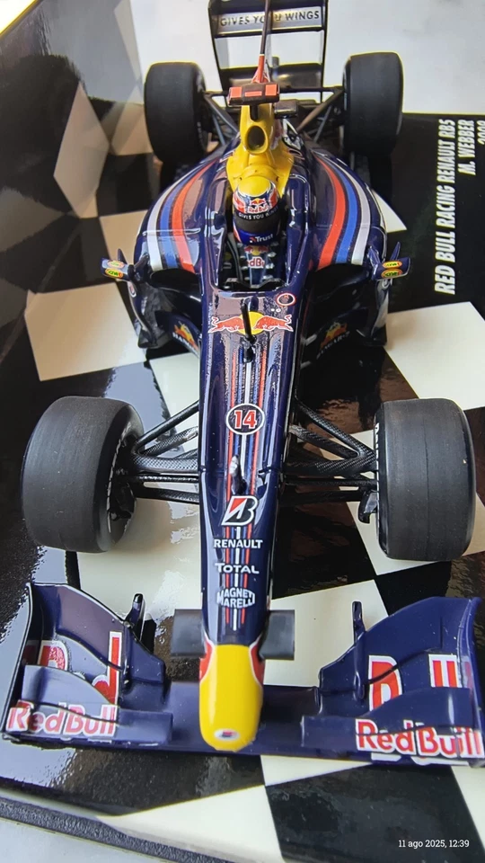 RED BULL  2009  SCALA  1/43 PILOTA                    M. Webber - Immagine 4 di 4