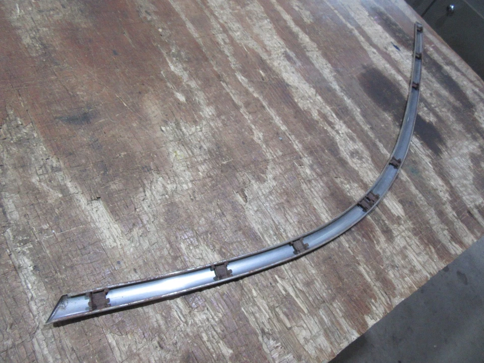 Chevrolet Stileline Deluxe 1949-1952 4 puertas sedán marco exterior moldura PR Foto 4 de 4