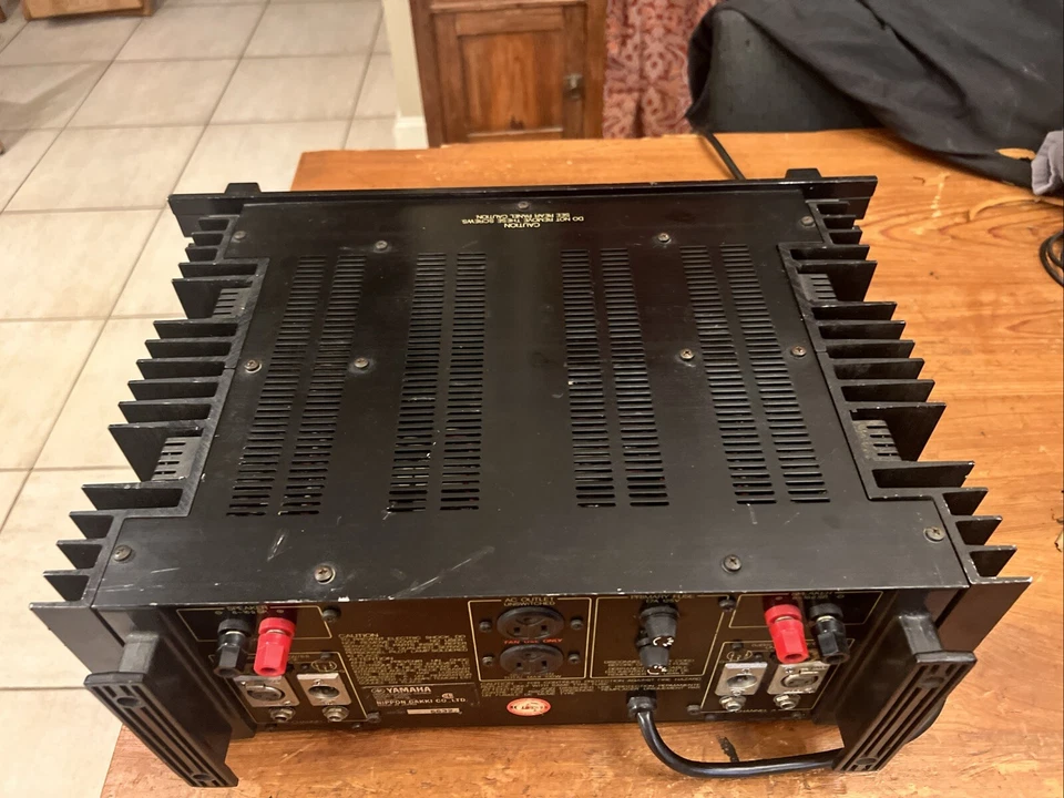 Amplificador profesional Yamaha 2201 Foto 3 de 4