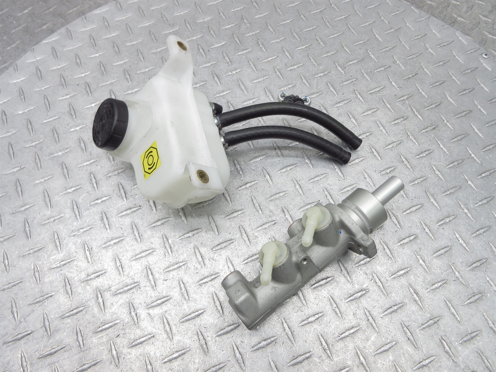 2008 Ferrari F430 Spider 198634 CCM Ceramic Brake Master Cylinder Reservoir Tank