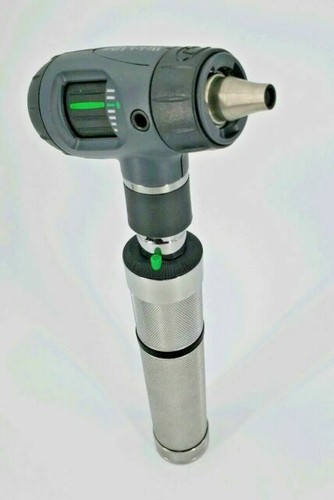 Welch Allyn 23820 MacroView Otoscope w/ 3.5v Rechargeable Direct Plugin Handle 