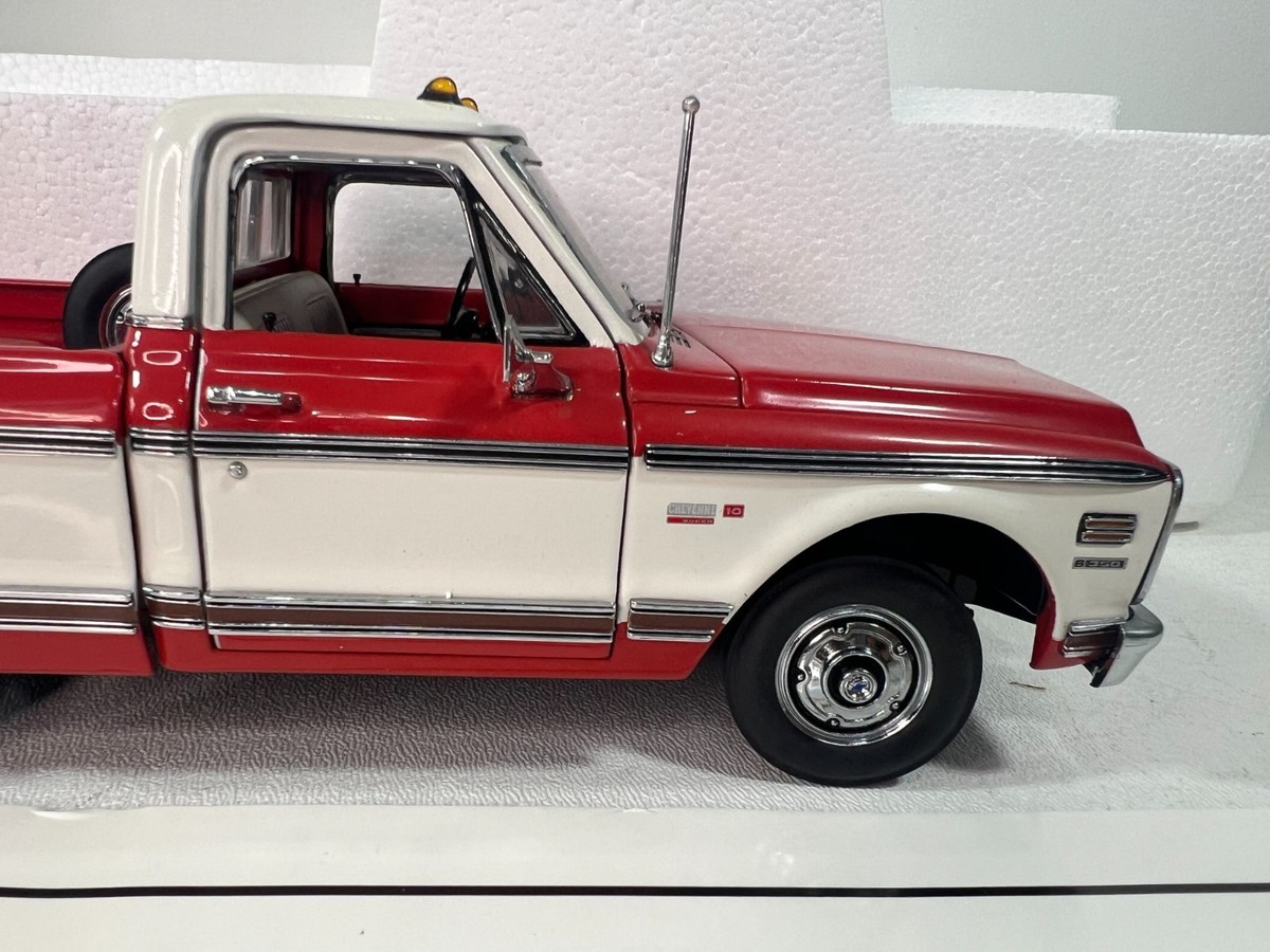 Danbury Mint 1972 Chevy Cheyenne Pickup Truck 1:24 Scale Diecast