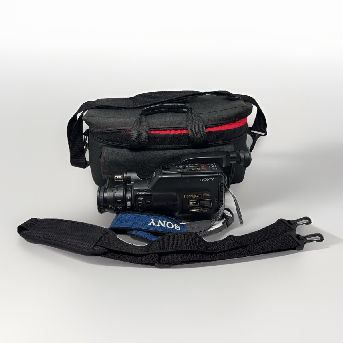 Sony CCD-F301 HandyCam Super 8 Video 8 Camcorder w/ Bag *PARTS or