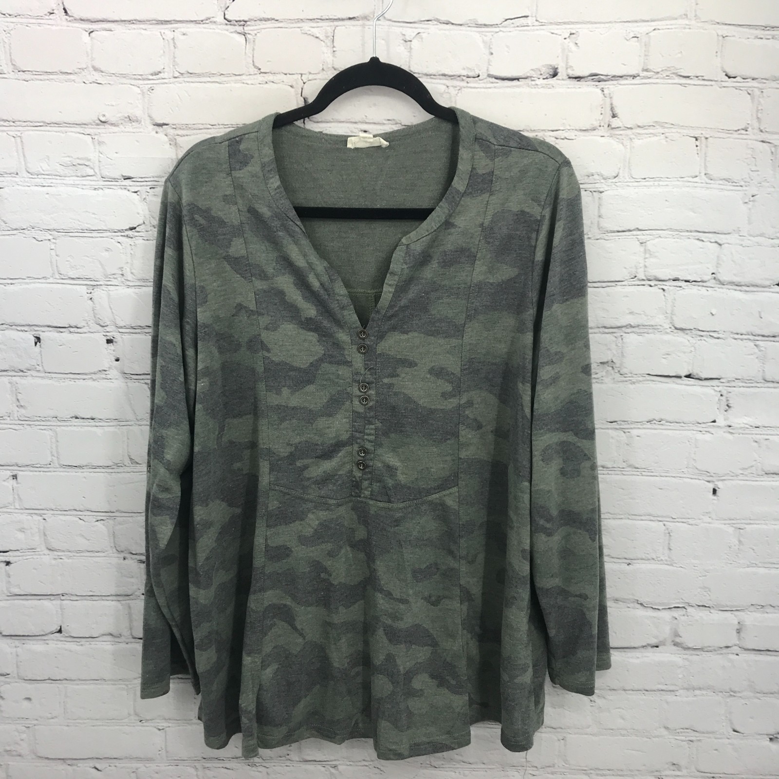 Jane and Delancey Top Womens 2X Green Camo Pullover Long Sleeve Stretch