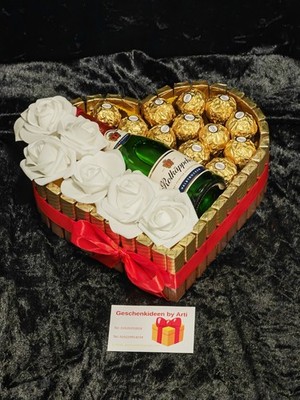 Geschenkide Frauen Männer Rosen Ferrero Rocher  Sekt Mersi  Weihnachtsgeschenk 
