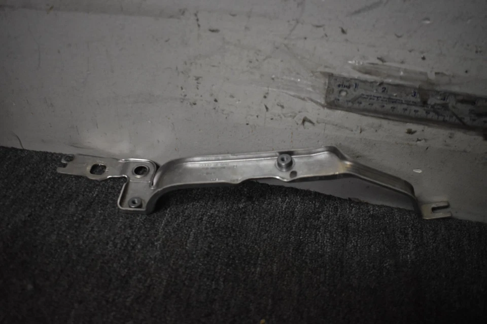 AUDI RS7 2014-2018 BASE SOPORTE LATERAL IZQUIERDO FÁBRICA OEM Foto 4 de 4