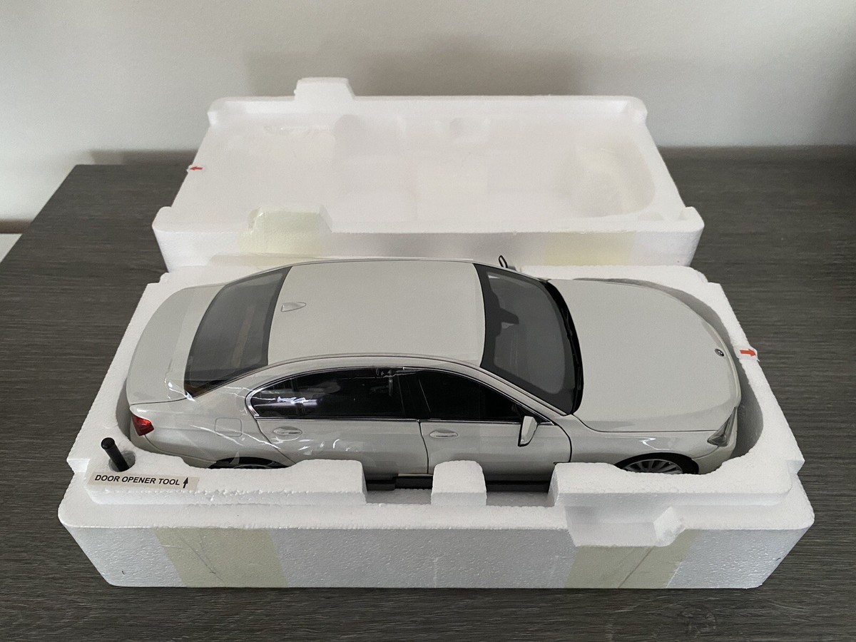 Kyosho 1:18 BMW 750Li (F02) | eBay
