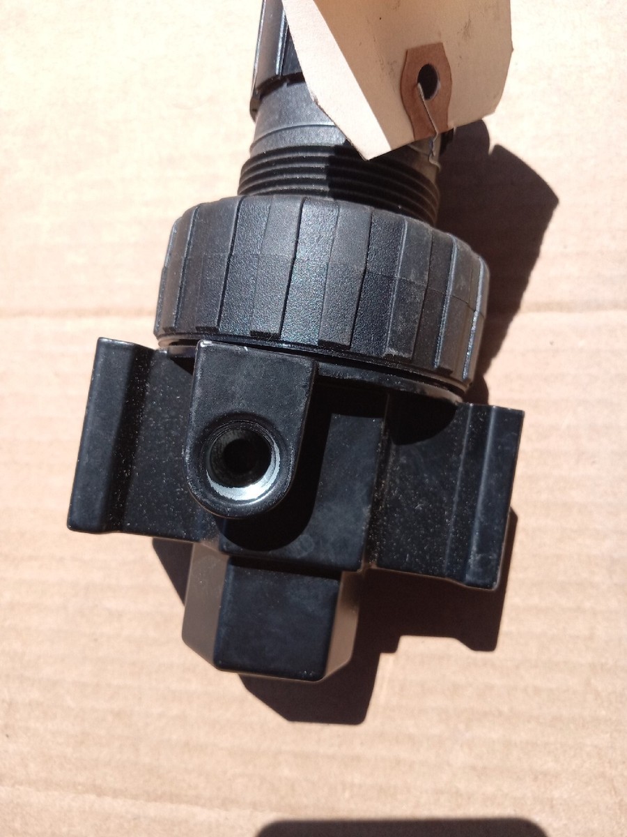 Régulateur Pneumatique Parker 07R313AC - 1/2 NPT, 250 Psi Max, Occasion Bon état