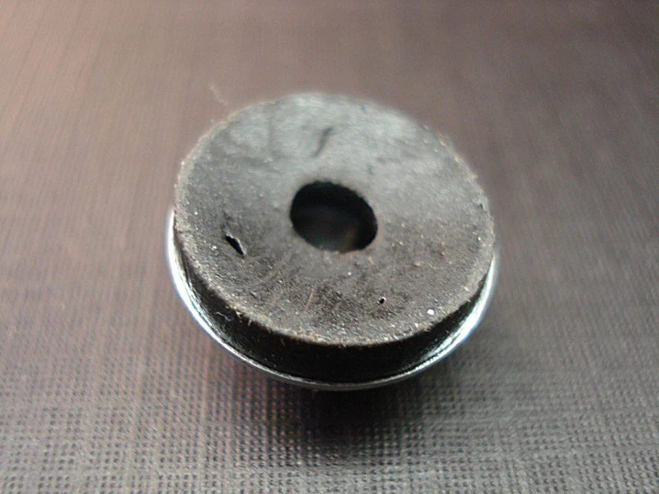 100 piezas 10-24 molduras molduras clip tuercas sellador se adapta a Chevy Buick Cadillac Pontiac Foto 3 de 3