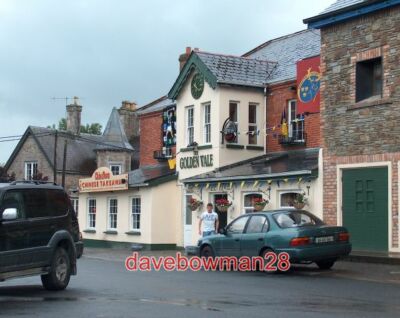 FOTO GOLDEN VALE PUB UND CHINESISCHES ZUM MITNEHMEN IN DUNDRUM COUNTY TIPPERARY 2011