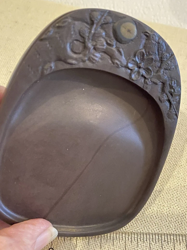 Pedra de tinta chinesa antiga com falcão esculpido em galho - Imagem 4 de 4