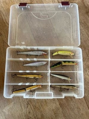 Lot of 8 Fresh Water Fishing Lures Mixed Colors Various Sizes