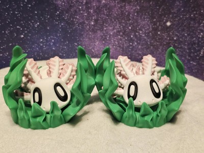 Axolotl & Seaweed Bed Figurine: Articulated 3D Printed Desk Pet Decor