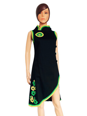 Asiatisches Kleid halblang schwarz geblümt Pygmäen