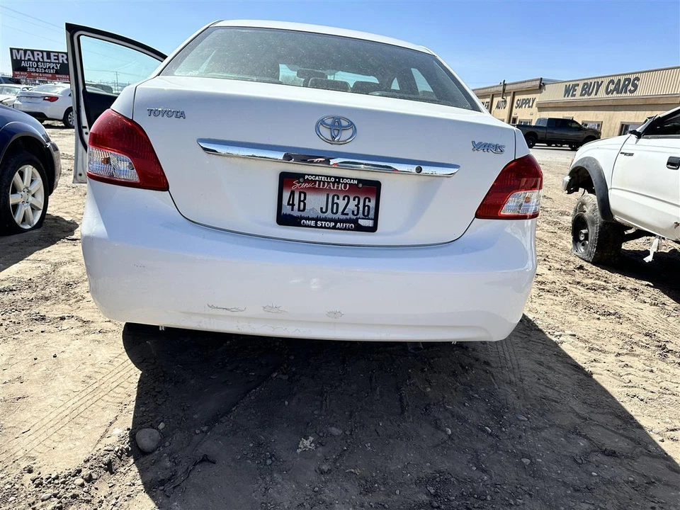 Расходомер б/у впрыска топлива воздуха подходит: 2010 Toyota Yaris класса A - Изображение 2 из 4