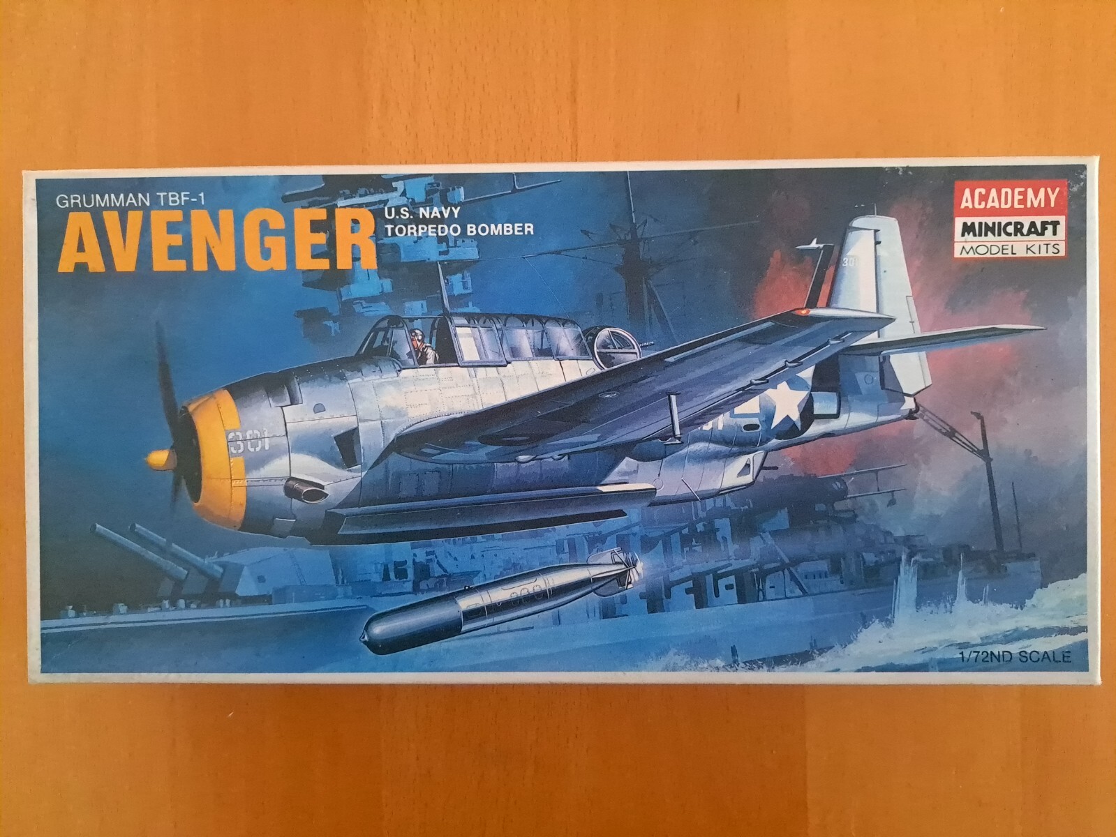 Maquette avion de collection Grumman Avenger 1/72 Academy vintage