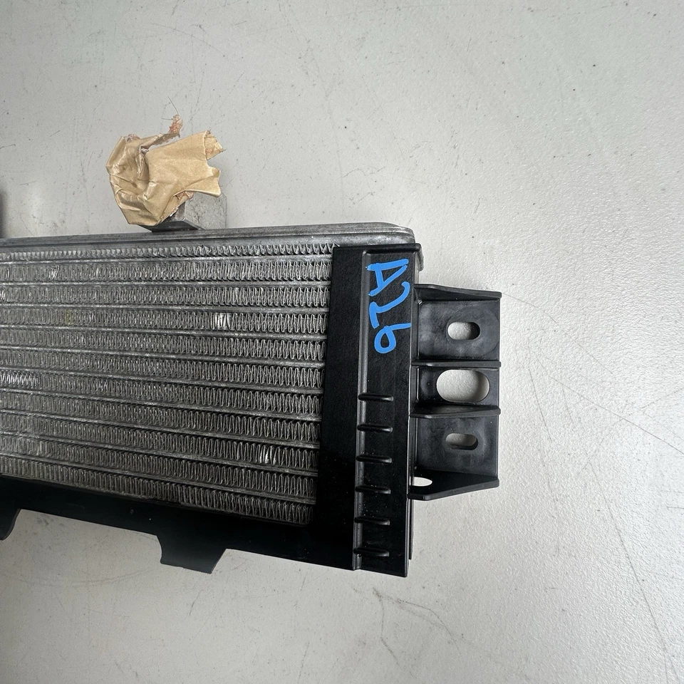 Refrigerador auxiliar de transmisión Chevy Corvette 2014-2019 6,2 L usado OEM Foto 2 de 4