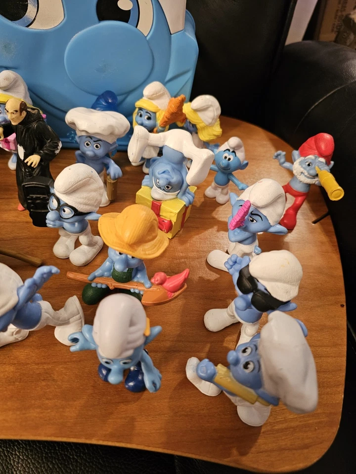 THE SMURFS 2 IN 1 Adventure Playset With 28 Figures AS IS - Image 4 of 4