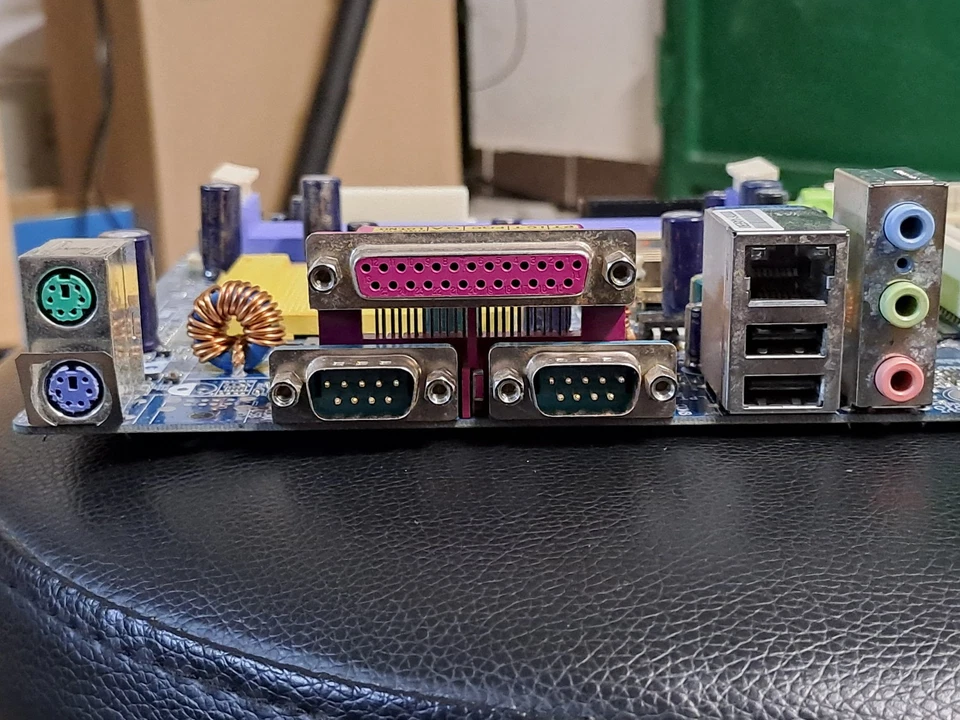 Scheda Madre GIGABYTE GA-7VT600 Socket 462/A AMD AthlonXP Vintage Ricondizionata - Immagine 4 di 4