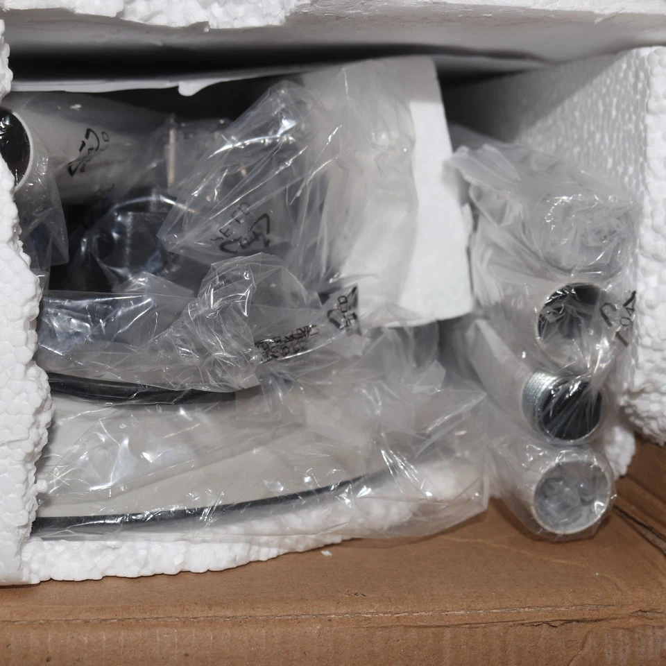 Lámpara de pie LED Brightech SkyLite blanca SKYLITEWH Foto 4 de 4