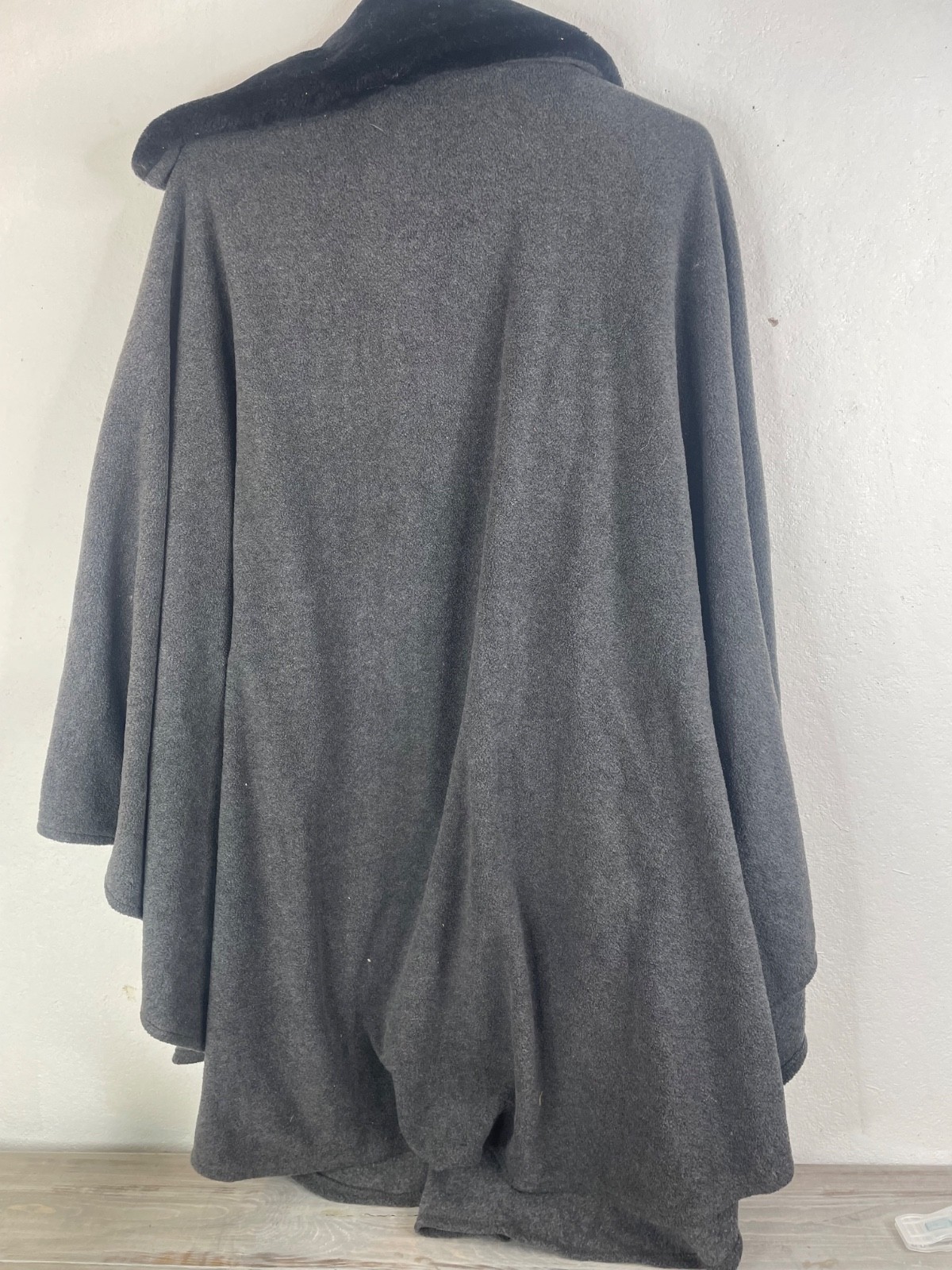 le moda cape jacket grey - image 2