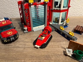 LEGO&reg; City Fire Station with Starter Set / Set 60106 60215 | Used