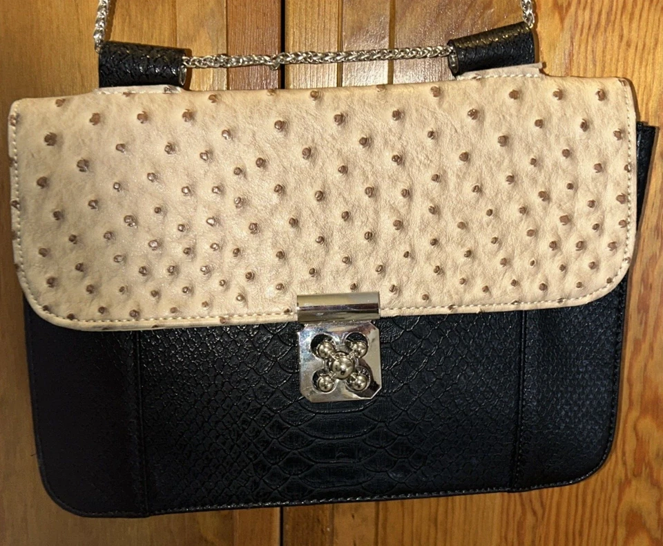 Cartera bandolera BIG BUDDHA de cuero metálica pequeña con correa de cadena para mujer Foto 3 de 4