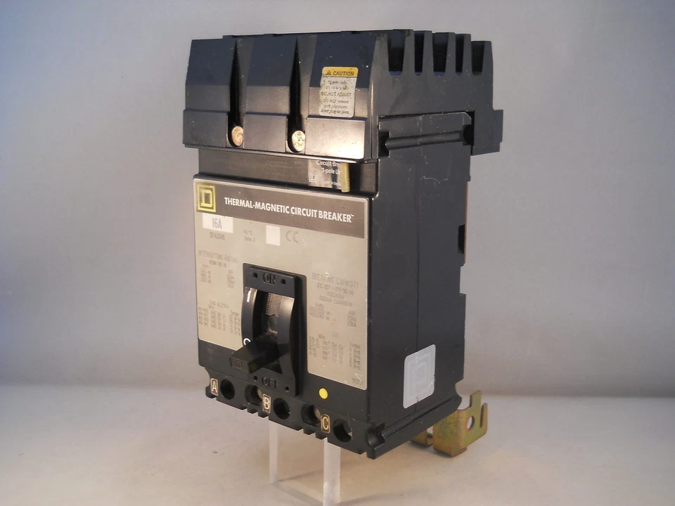 Square D MCCB 16 Amp Triple Pole 3 Phase 16A Series 2 i-Line Breaker SFA3016 - Image 3 of 4