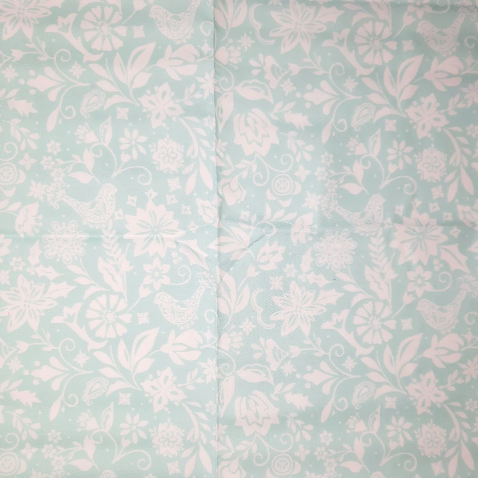 5 cuartos de grasa de Navidad para mujer pionera Mazie Bird Toss blanco sobre menta 100 % algodón Foto 2 de 4