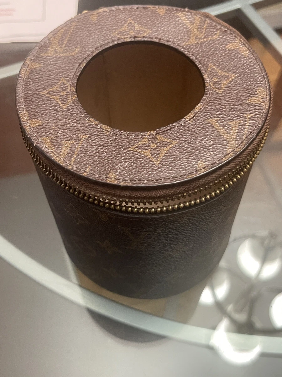 Porte-papier toilette authentique rare Louis Vuitton pour quelqu'un qui a  tout