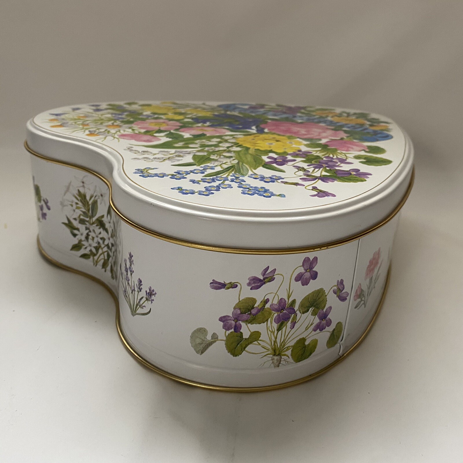 Crabtree & Evelyn Heart Tin Full Of Peach Kernel Apricot Soaps Oil Lotion 1985