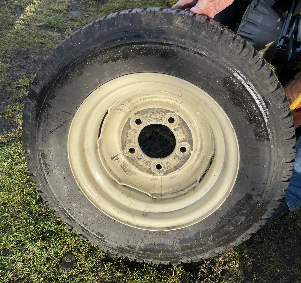 Land Rover series/defender wheels and tyres 205 80 R 16 Michelin x4 6.5