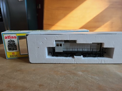 Locomotora diésel Atlas 8070 HO Alco S-2 sin decorar NUEVA EN CAJA | Condition: New